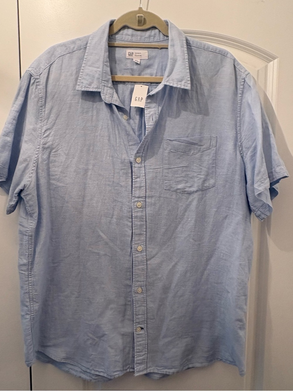 GAP- NEW WITH TAGS- XL 
Linen Button down For Men